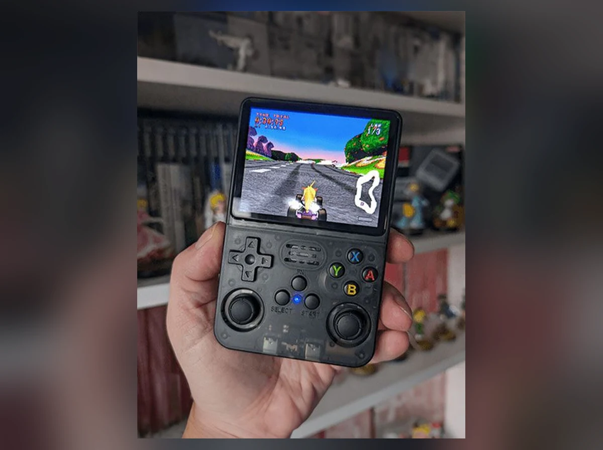 Boltz Retro™ 3.5-Inch IPS Pocket Handheld Classic Gaming Console (15,000+ Classics)